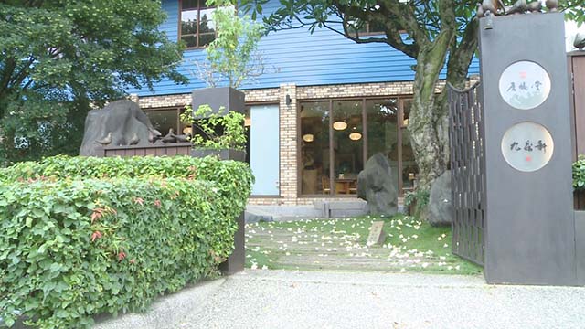 18430