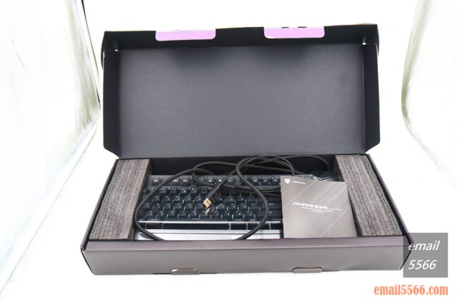 TESORO 鐵修羅 杜蘭朵劍 幻彩版-鍵盤被固定在兩塊灰黑色海綿之間