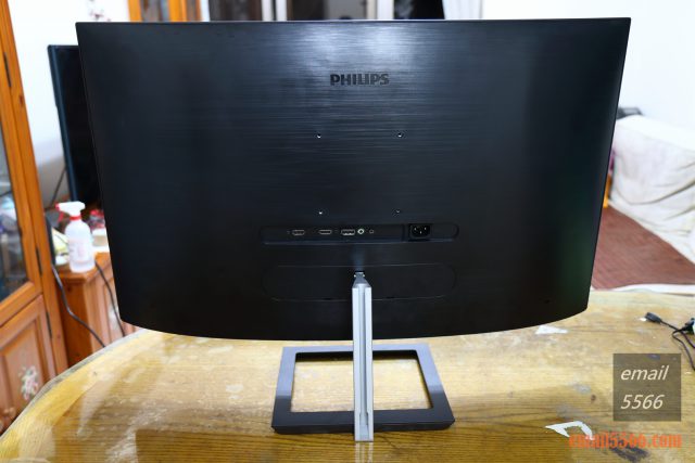 PHILIPS 飛利浦32吋曲面4K高畫質顯示器開箱-顯示器背面