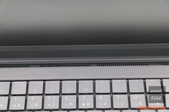 XPG XENIA女武神薩尼亞 電競筆電 1660Ti 開箱-螢幕與機身的轉軸下方 散熱孔 XPG XENIA女武神薩尼亞 電競筆電 1660Ti 開箱-螢幕與機身的轉軸下方 散熱孔