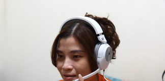 CORSAIR HS55 SURROUND 輕便遊戲耳機-杜比7.1聲道環繞音效-麥克風放下為開啟 且能凹折的麥克風