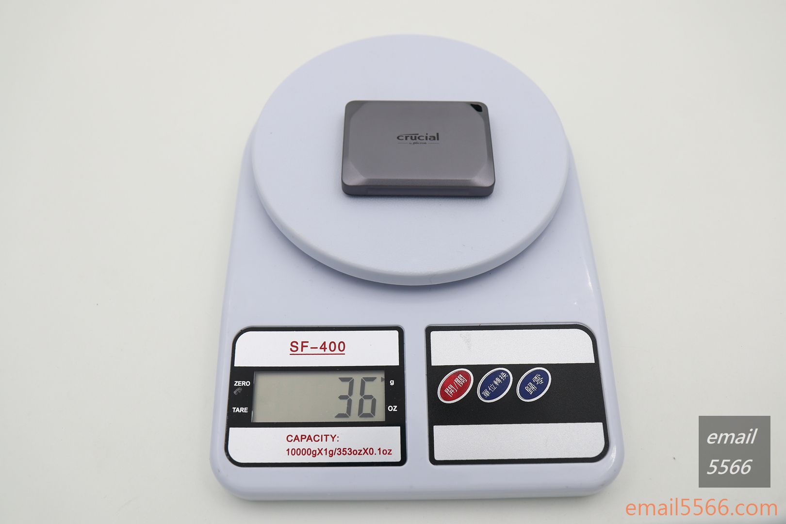 美光 Crucial X9 Pro 行動SSD硬碟 2TB 開箱-本體重量大約為 36 公克，加上傳輸線大約為 50 公克